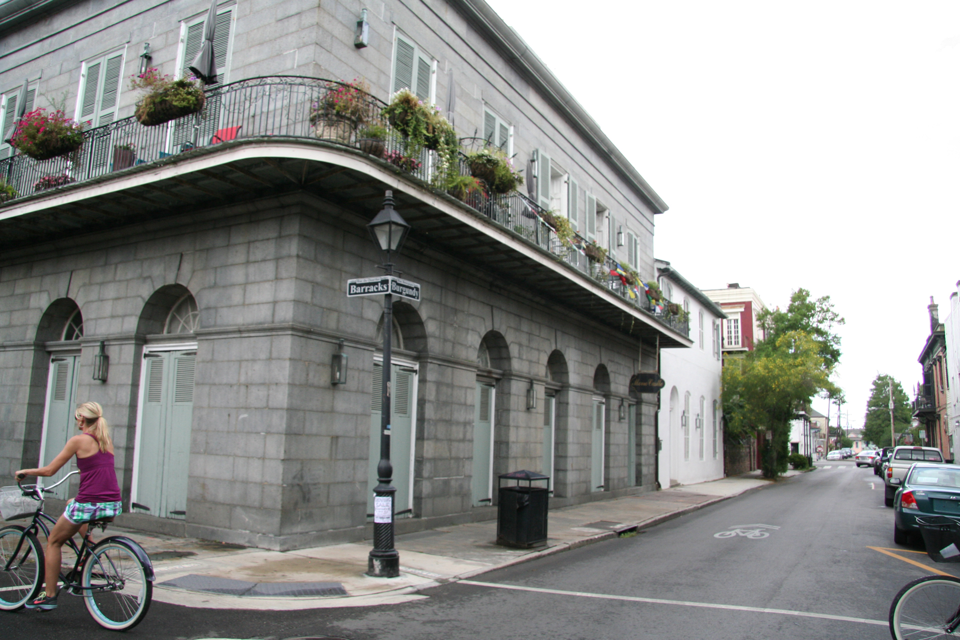 An der Ecke Barracks & Burgundy/Corner of Barracks & Burgundy